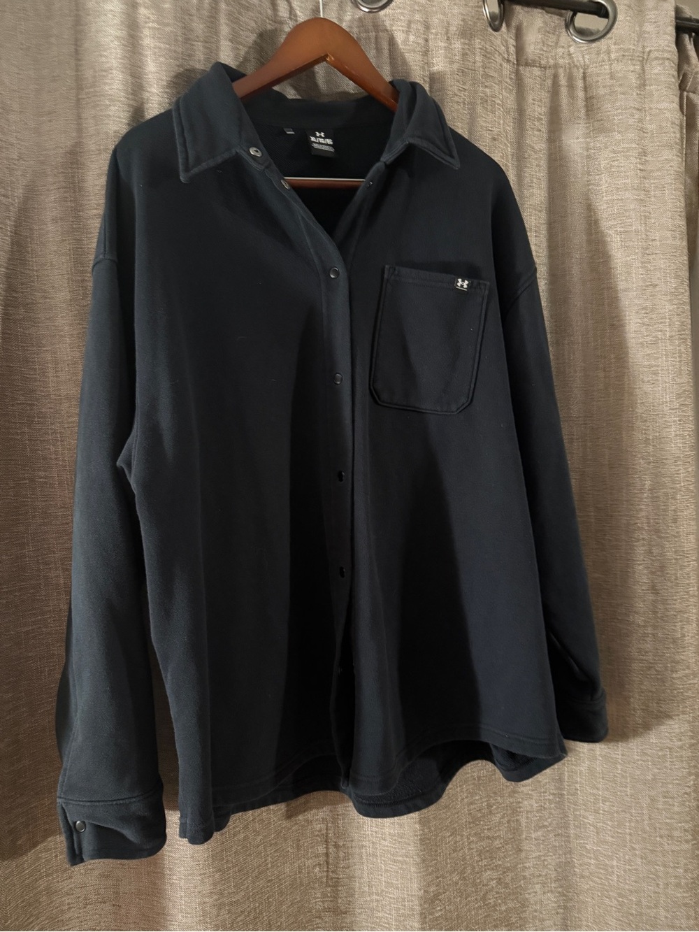 Under Armour Women’s Black Lightweight Button-Up Shirt oversized Jacket